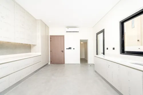 5 Bedrooms Villa in Al Khawaneej 1