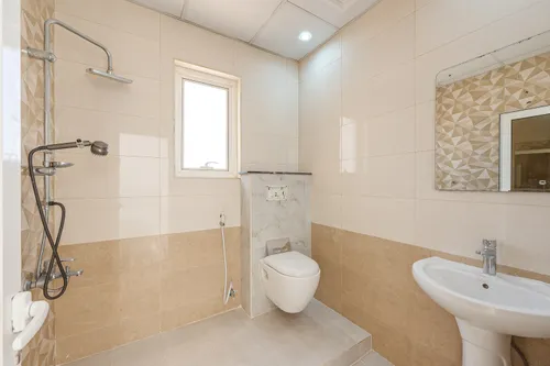 5 Bedrooms Villa in Al Aweer 1