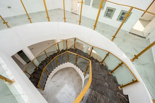 5 Bedrooms Villa in Al Aweer 1