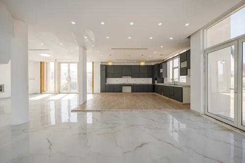 5 Bedrooms Villa in Al Aweer 1