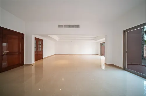 4 Bedrooms Townhouse in Mangrove Village